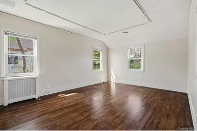 91 Port Washington Boulevard, Roslyn, NY 11576 - Photo 13