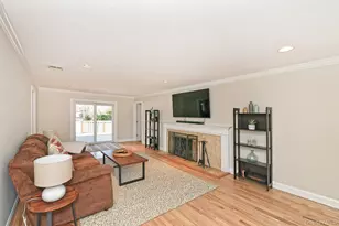 51 Fairfields Ln, Huntington Station, NY 11746 - Photo 15
