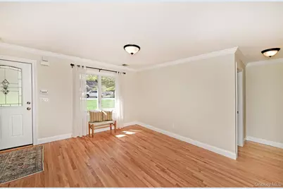 51 Fairfields Lane, Huntington Station, NY 11746 - Photo 7