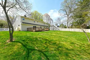 51 Fairfields Ln, Huntington Station, NY 11746 - Photo 33