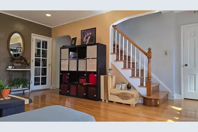 39 Lipton Lane, Williston Park, NY 11596 - Photo 5