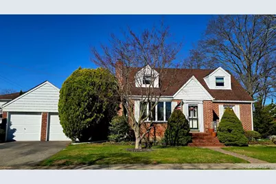 39 Lipton Lane, Williston Park, NY 11596 - Photo 1