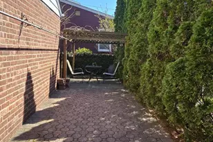 39 Lipton Ln, Williston Park, NY 11596 - Photo 21