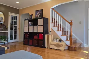 39 Lipton Ln, Williston Park, NY 11596 - Photo 3