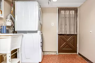 64-39 83rd St, Middle Village, NY 11379 - Photo 27