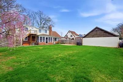 36 Hemlock Lane, Bay Shore, NY 11706 - Photo 45