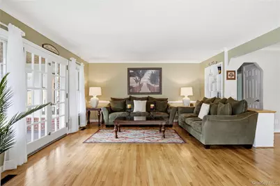 36 Hemlock Lane, Bay Shore, NY 11706 - Photo 9