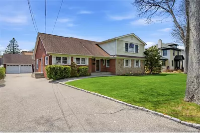 36 Hemlock Lane, Bay Shore, NY 11706 - Photo 3