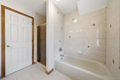 36 Hemlock Lane, Bay Shore, NY 11706 - Photo 37