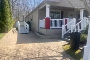 1661 Old Country Rd, Riverhead, NY 11901 - Photo 3