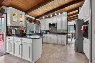 810 Haverstraw Rd, Suffern, NY 10901 - Photo 15