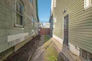 112-28 200th St, Saint Albans, NY 11412 - Photo 21