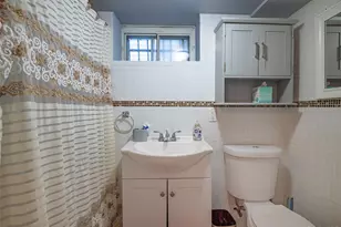 112-28 200th St, Saint Albans, NY 11412 - Photo 11
