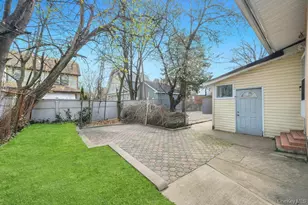 109-27 196th St, Saint Albans, NY 11412 - Photo 25