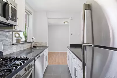 36-10 Utopia Parkway #E4, Flushing, NY 11358 - Photo 9