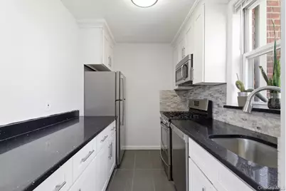 36-10 Utopia Parkway #E4, Flushing, NY 11358 - Photo 7