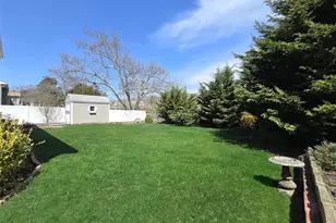 261 Phyllis Dr, Patchogue, NY 11772 - Photo 21