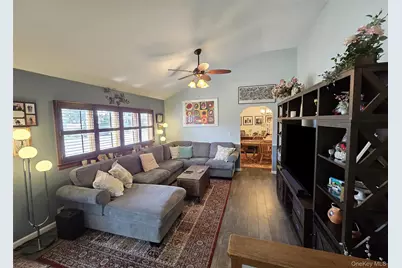 261 Phyllis Drive, Patchogue, NY 11772 - Photo 3