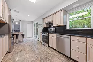 140 North St, Locust Valley, NY 11560 - Photo 7
