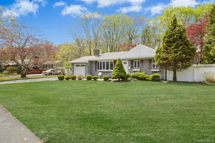 34 Oxbow Rd, Patchogue, NY 11772 - Photo 3