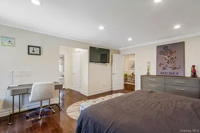 39 Coolidge Avenue, Roslyn Heights, NY 11577 - Photo 23