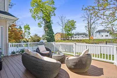 39 Coolidge Avenue, Roslyn Heights, NY 11577 - Photo 33