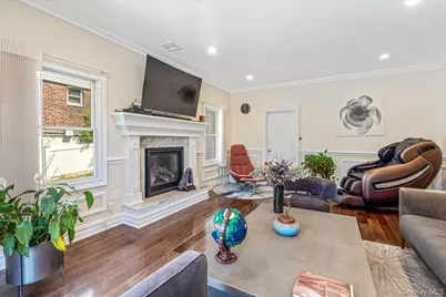 39 Coolidge Avenue, Roslyn Heights, NY 11577 - Photo 13