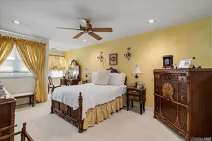 9 Eastern Dr, New Hyde Park, NY 11040 - Photo 9