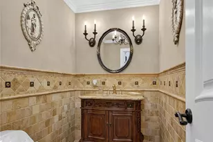 211 Hillturn Ln, Roslyn Heights, NY 11577 - Photo 13