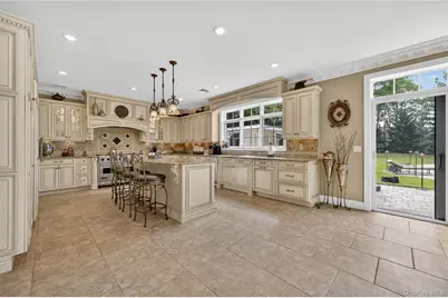 211 Hillturn Lane, Roslyn Heights, NY 11577 - Photo 11