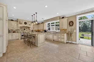 211 Hillturn Ln, Roslyn Heights, NY 11577 - Photo 11