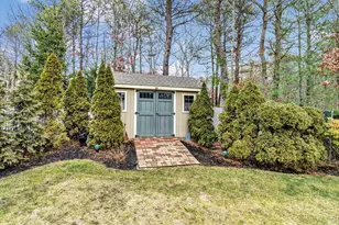 151 Chardonnay Dr, East Quogue, NY 11942 - Photo 27