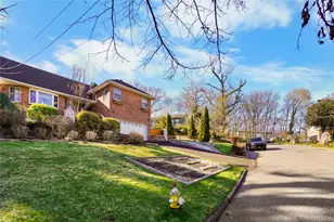 39 Oakdale Rd, Roslyn Heights, NY 11577 - Photo 21