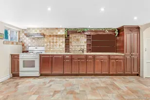 19-18 Ditmars Blvd, Astoria, NY 11105 - Photo 15