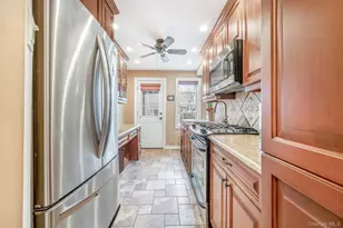 19-18 Ditmars Blvd, Astoria, NY 11105 - Photo 5