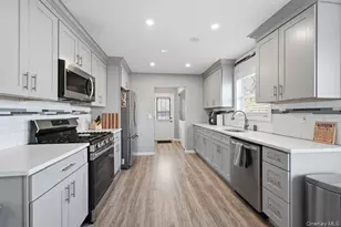 31 Sayville Rd, Sound Beach, NY 11789 - Photo 5