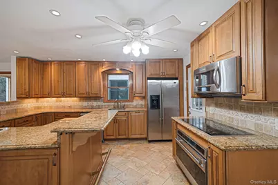 60 1st Avenue, Medford, NY 11763 - Photo 7