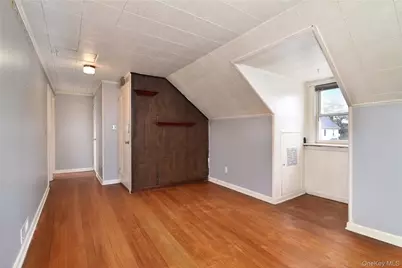 355 Upland Avenue, Yonkers, NY 10703 - Photo 19