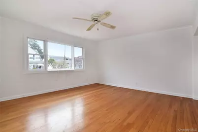 355 Upland Avenue, Yonkers, NY 10703 - Photo 7