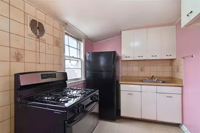 355 Upland Avenue, Yonkers, NY 10703 - Photo 23