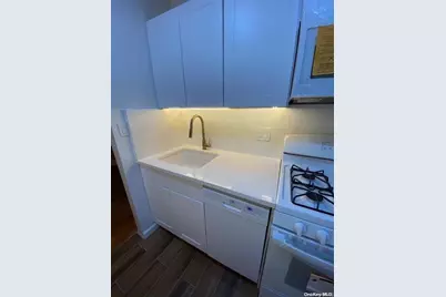 2 Town House Place #1J, Great Neck, NY 11021 - Photo 7