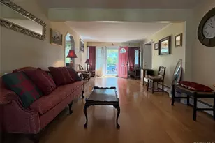 2 Dwarf Ln, Wantagh, NY 11793 - Photo 5