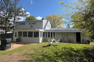 2 Dwarf Ln, Wantagh, NY 11793 - Photo 5