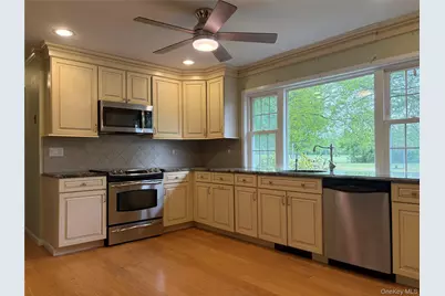 2 Dwarf Lane, Wantagh, NY 11793 - Photo 9
