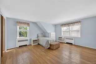 21 Whitney Ave, Floral Park, NY 11001 - Photo 15