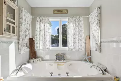 123 Broad Avenue, Aquebogue, NY 11901 - Photo 7