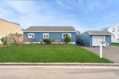 33 E Seacrest Avenue, Lindenhurst, NY 11757 - Photo 1