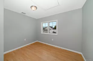 33 E Seacrest Ave, Lindenhurst, NY 11757 - Photo 25