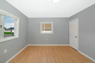 33 E Seacrest Ave, Lindenhurst, NY 11757 - Photo 23