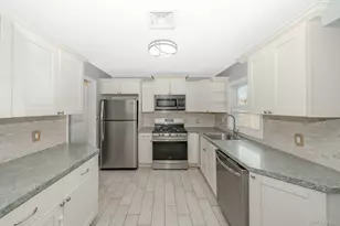 33 E Seacrest Ave, Lindenhurst, NY 11757 - Photo 11